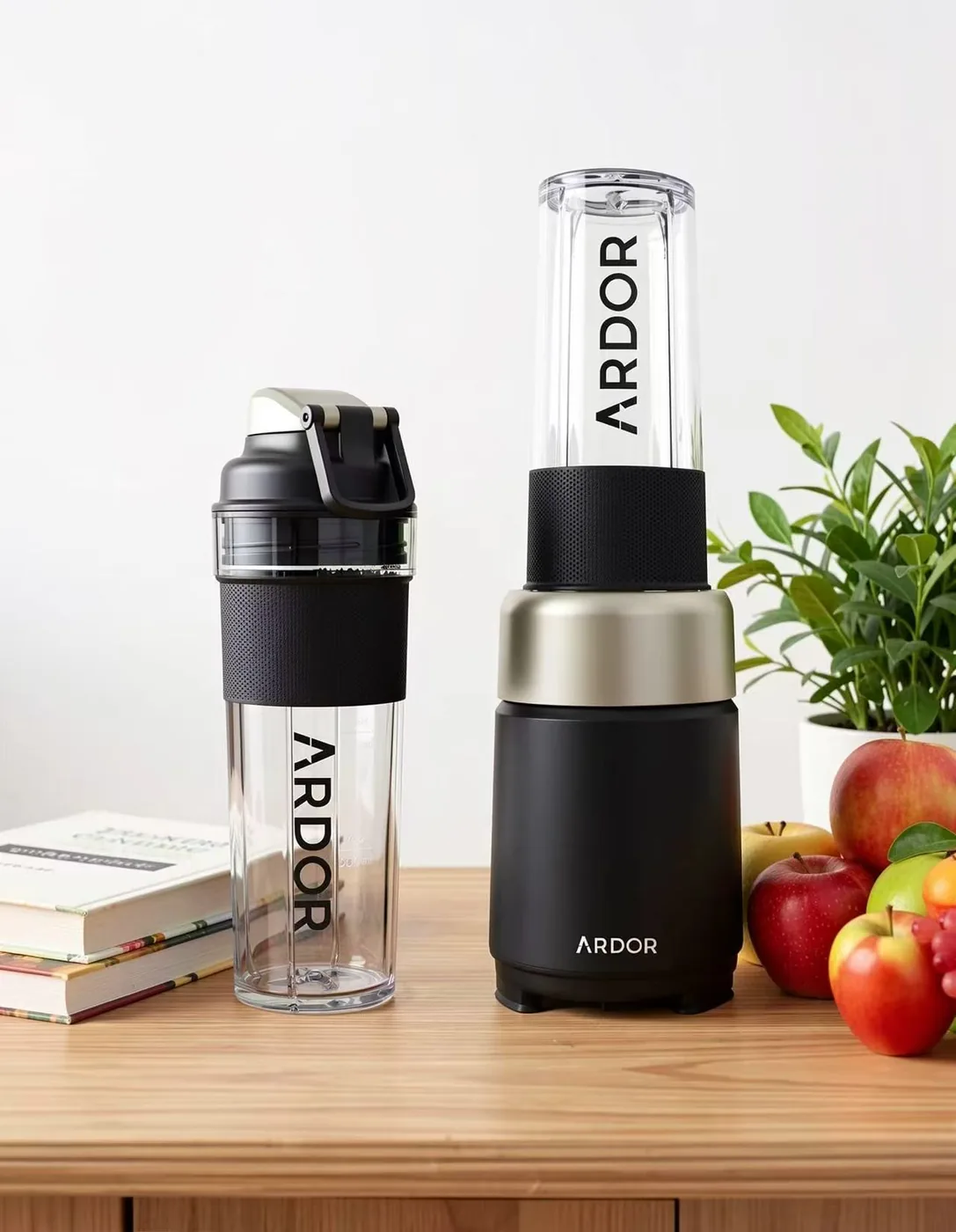 Ardor Blenza with its travel bottle on a wooden table